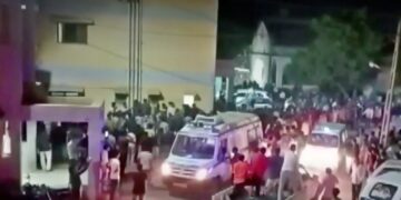 Al menos 60 muertos en el colapso de un puente colgante en India