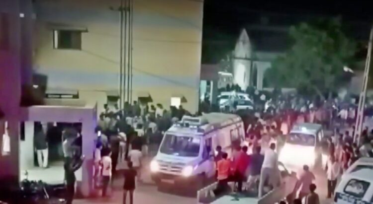 Al menos 60 muertos en el colapso de un puente colgante en India