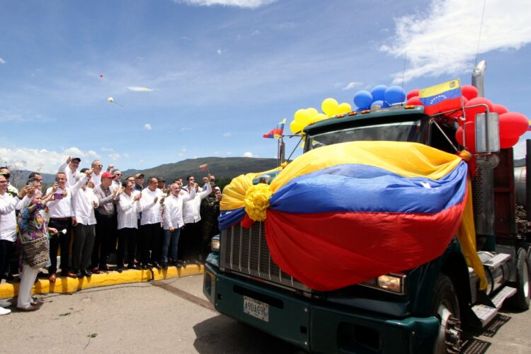 Venezuela y Colombia reabren frontera y Petro celebra el fin de ‘un suicidio’