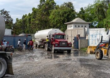 La distribución de combustible se reanudó en Haití, después de que la policía recuperó el control de la terminal petrolera.