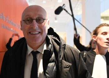 Bernard Laporte, presidente de la Federación Francesa de Rugby, el 13 de diciembre de 2022 en un tribunal de París. Foto: AFP.