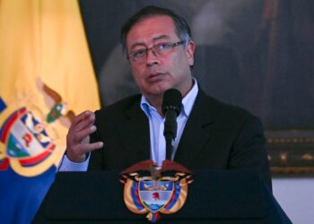 Petro cree que Castillo 'se equivocó' al usar métodos antidemocráticos.