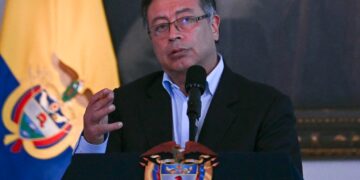 Petro cree que Castillo 'se equivocó' al usar métodos antidemocráticos.