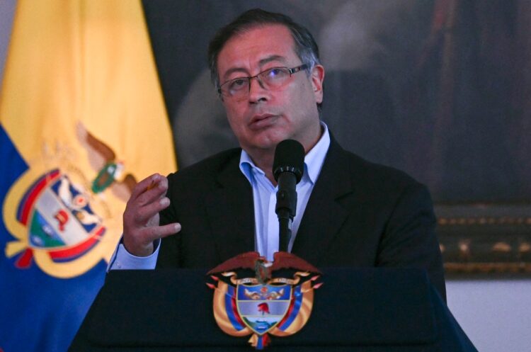 Petro cree que Castillo 'se equivocó' al usar métodos antidemocráticos.