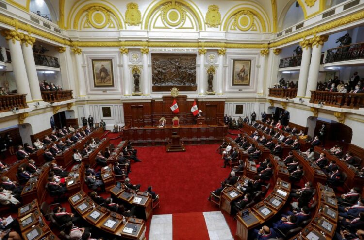 vista_del_congreso_peruano_en_plena_sesion.jpg