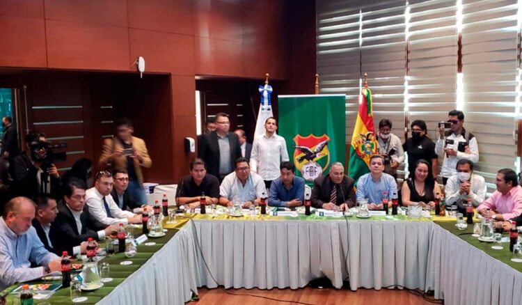 se_instala_reunion_que_dirime_el_futuro_del_clausura.jpg