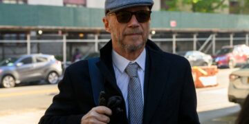 Un tribunal civil de Nueva York halló al cineasta canadiense Paul Haggis responsable de la violación de una publicista en 2013.