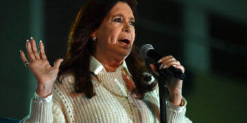 Comienza alegato de defensa de Cristina Fernández en juicio por corrupción en Argentina