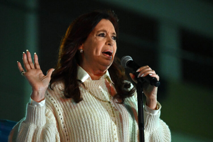 Comienza alegato de defensa de Cristina Fernández en juicio por corrupción en Argentina