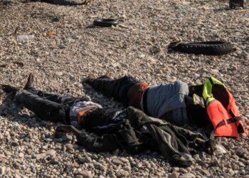 Descubren 15 cuerpos en las costas de Libia, algunos calcinados
