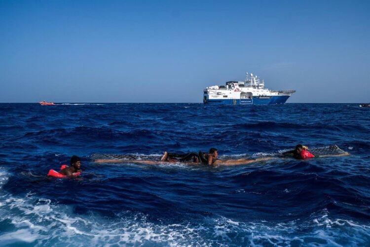 Recuperan los cuerpos de 15 migrantes frente a Libia