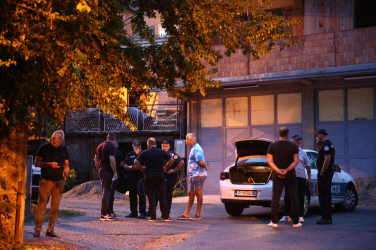 Peritos investigan las causas de la balacera. Foto: AFP
