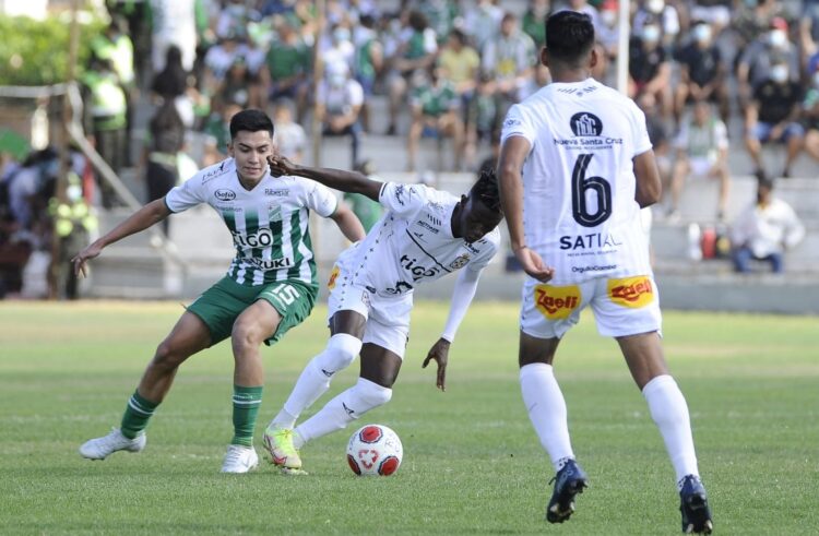 Real Santa Cruz remonta y derrota en casa a Oriente