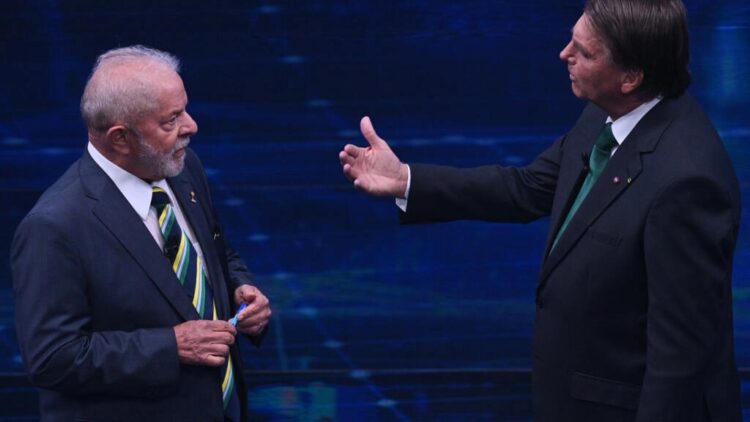 Bolsonaro y Lula cruzan ataques en primer cara a cara hacia balotaje en Brasil