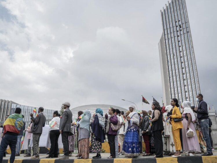 Una protesta de ciudadanos de Tigré residentes en Adís Abeba el 4 de octubre de 2022 contra el recrudecimiento de las hostilidades. Foto: AFP.