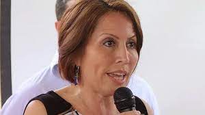 Ecuador niega la salida a exministra condenada por corrupción.
