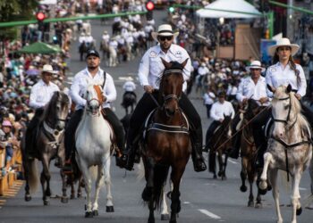 Cientos de caballos desfilaron en 'El Tope', en Costa Rica. Foto: AFP