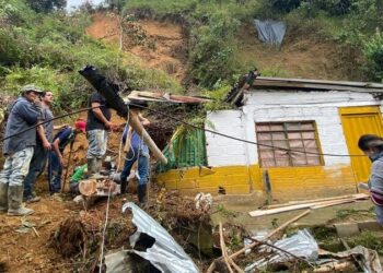 Al menos 10 muertos por avalancha en mina del noroeste de Colombia