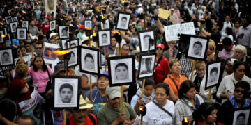 Detienen a general involucrado en desaparición de 43 estudiantes en México