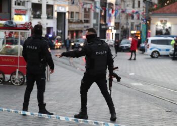 Una mujer siria fue acusada de haber colocado la bomba del atentado que causó la víspera seis muertos en Estambul. Foto: el Periódico, España.
