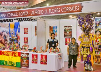 La diablada boliviana se luce en una feria de artesanías en Europa
