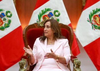Fiscalía de Perú recuerda a Boluarte que no puede investigar delitos.