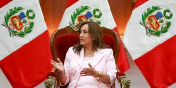 Fiscalía de Perú recuerda a Boluarte que no puede investigar delitos.