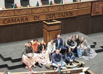 Diputados de oposición están en vigilia por la ley del Censo del MAS