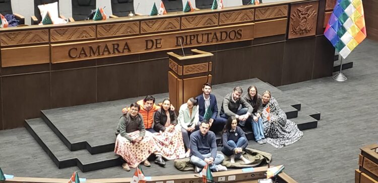 Diputados de oposición están en vigilia por la ley del Censo del MAS