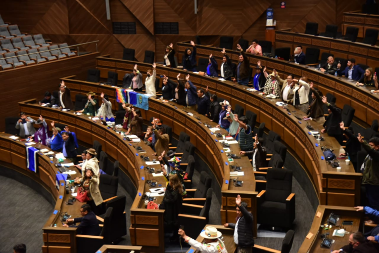 Diputados aprueban la Ley del PGE en su estación en grande