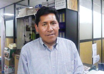El director de educación de adultos del Ministerio de Educación, Reynaldo Yujra, resaltó el interés de los participantes. Foto: Pedro Luna
