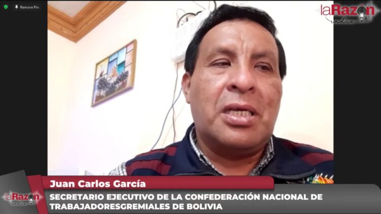 Gremiales de Santa Cruz duermen en sus puestos de venta ante amenaza de saqueos