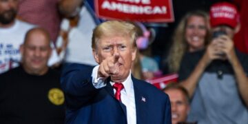 Trump pide retrasar su declaración en el caso por difamación de la periodista que le acusó de agresión sexual