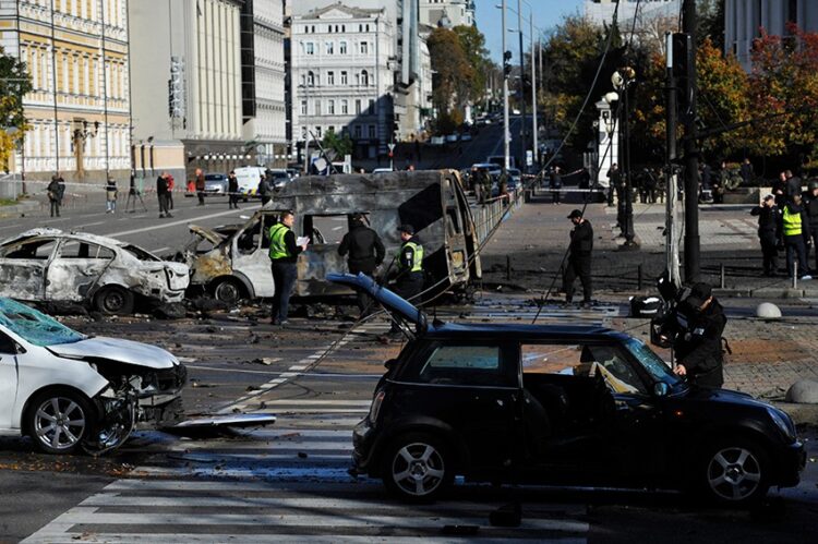 Ucrania acusa a Rusia de matar a dos operarios mientras trataban de restablecer la electricidad
