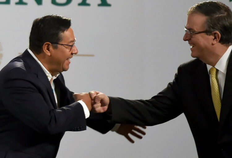 El presidente Luis Arce y el canciller Marcelo Ebrard, en maro de 2021. Foto: APF