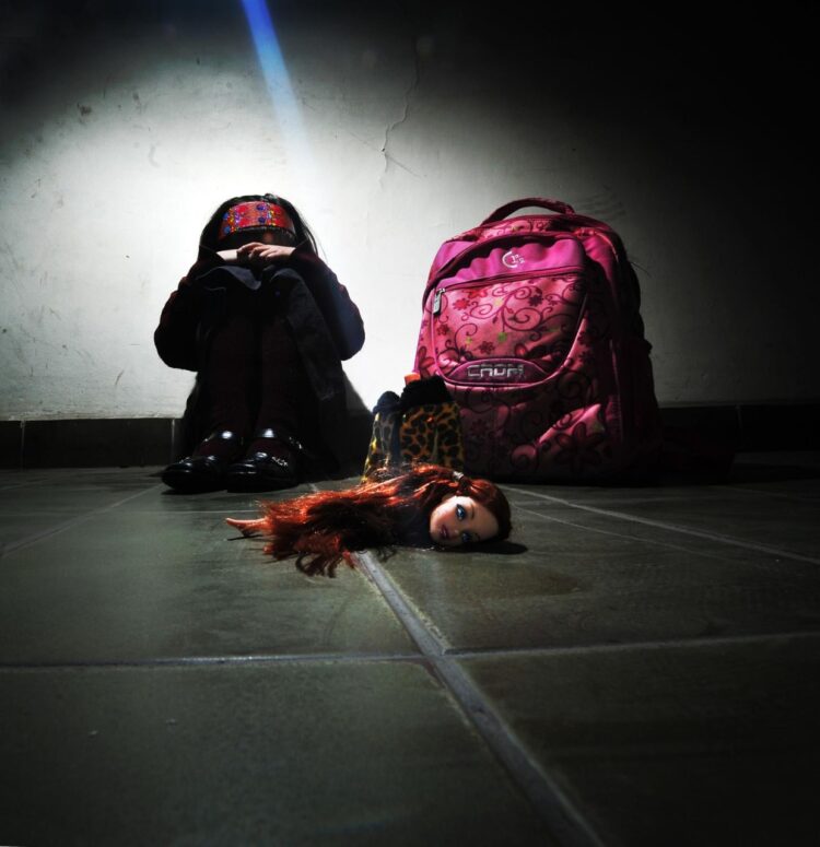 Los casos de violencia hacia los niños incrementan en el país. Foto: Producción LR