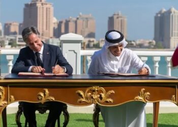 El secretario de Estado de Estados Unidos, Antony Blinken, y el viceprimer ministro y ministro de Exteriores de Catar, Mohammed bin Abdulrahmán bin Jassim Al Thani, han firmado una carta de cooperación.