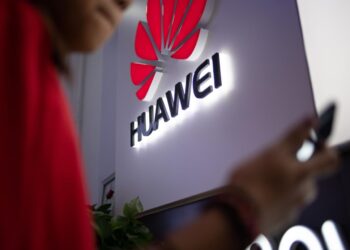 EEUU prohíbe equipos chinos de telecomunicaciones, Huawei y ZTE.