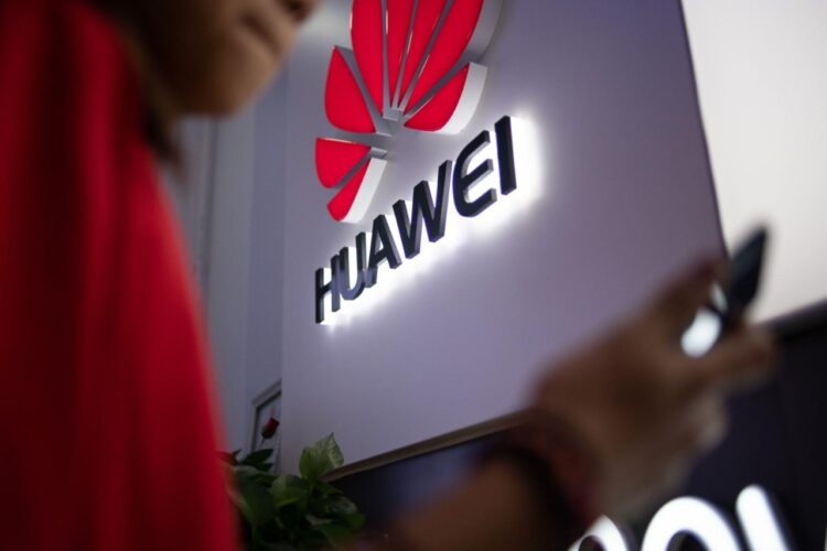 EEUU prohíbe equipos chinos de telecomunicaciones, Huawei y ZTE.