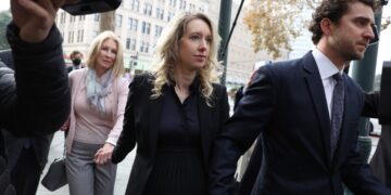 Holmes ha sido condenada a 11 años y tres meses de prisión, con otros tres años de libertad vigilada, por defraudar a inversores.