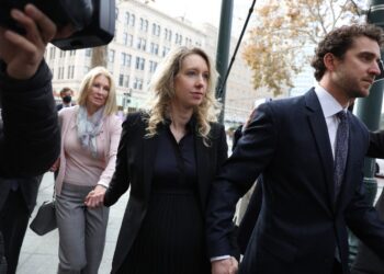 Elizabeth Holmes condenada a 11 años de prisión por fraude con Theranos