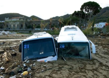 Italia declara estado de emergencia en isla de Isquia tras deslizamiento de tierra