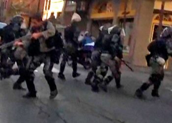 un_muerto_tras_disparos_contra_manifestantes_en_iran.jpg