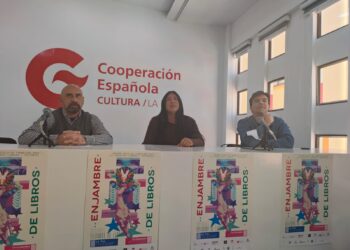 El lanzamiento de Enjambre de Libros, que cuenta con la participación de 34 expositores. Foto: ABI.