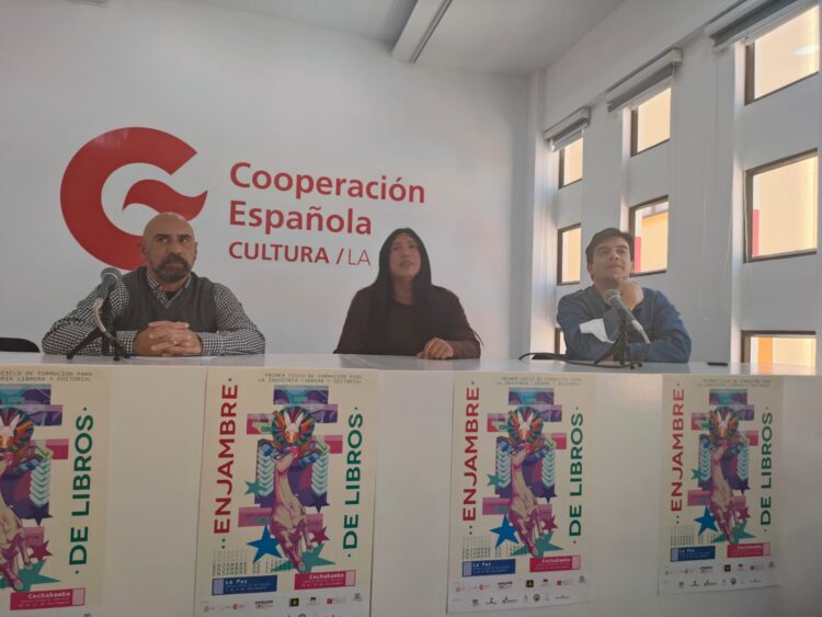 El lanzamiento de Enjambre de Libros, que cuenta con la participación de 34 expositores. Foto: ABI.