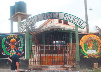Suspenden actividades en escuela policial de Ecuador ante desaparición de una civil