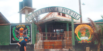 Suspenden actividades en escuela policial de Ecuador ante desaparición de una civil