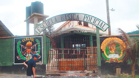 Suspenden actividades en escuela policial de Ecuador ante desaparición de una civil