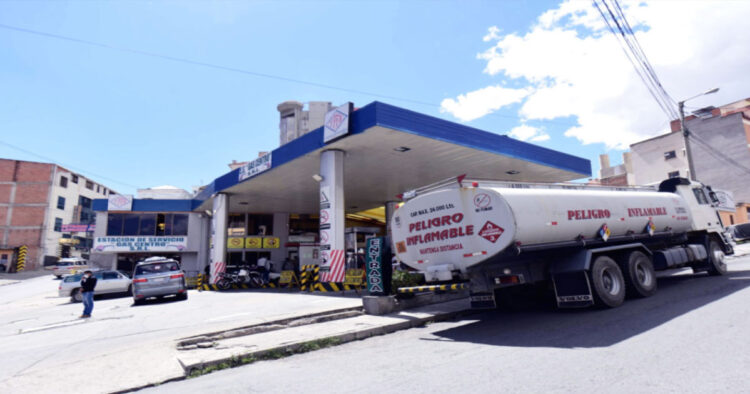 YPFB garantiza normal entrega de combustible en los días de paro