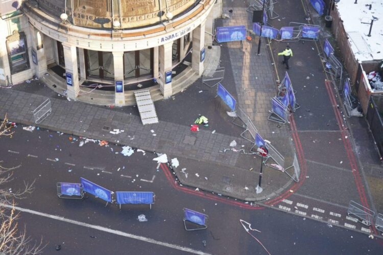 Ocho personas fueron trasladadas al hospital a raíz de la estampida, que se produjo durante un concierto del cantante afrobeat nigeriano Asake en la sala O2 Academy, en el barrio de Brixton. Foto: AP.